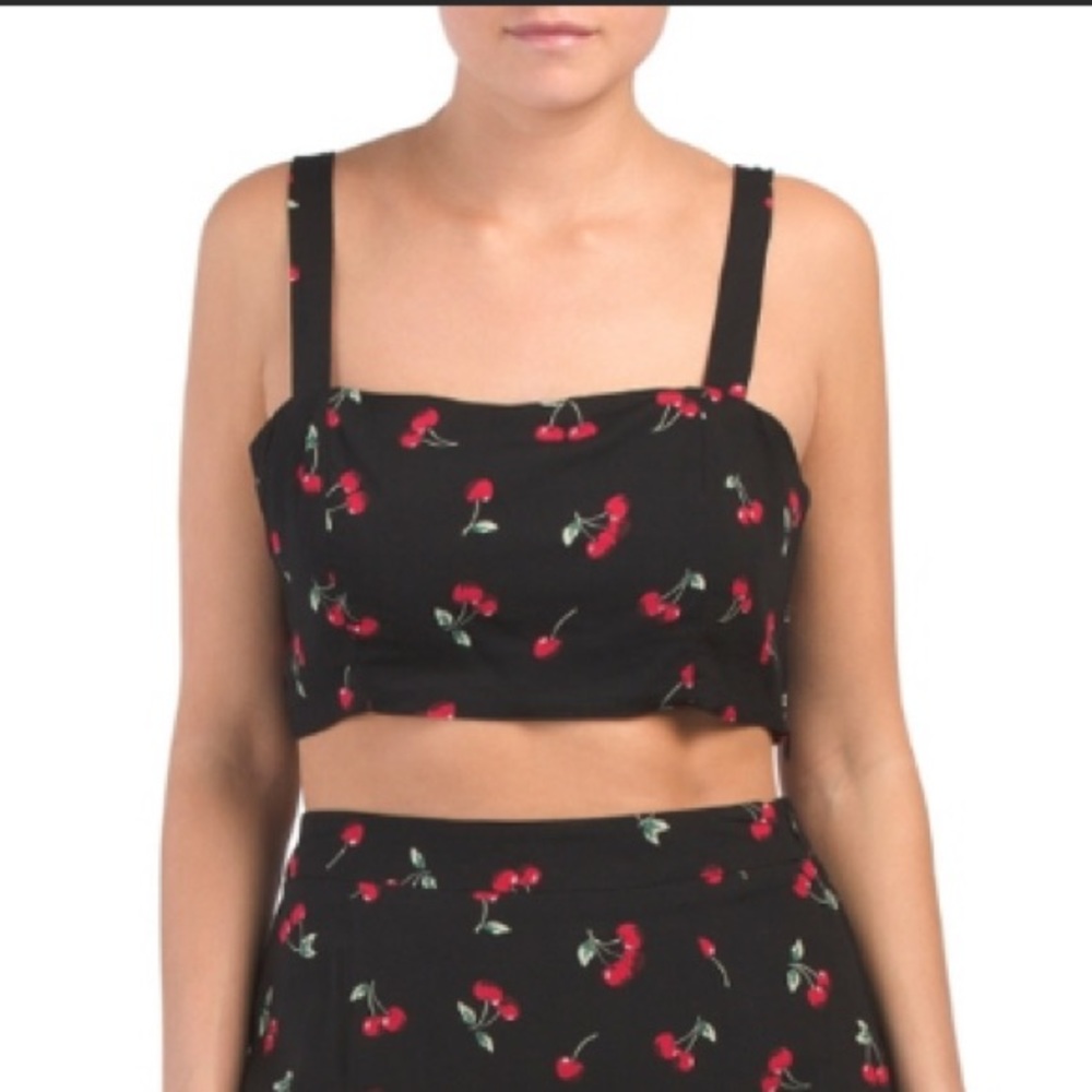 🥳HOST PICK🥳 NWT Morrisday The Label crop top